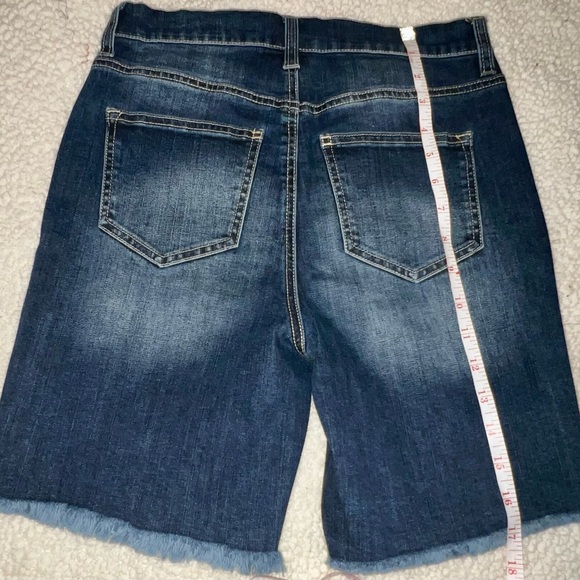 Bermuda length shorts - Picture 5 of 5